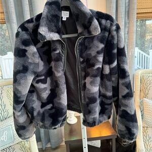 Lined camouflage lightweight coat/jacket Size S